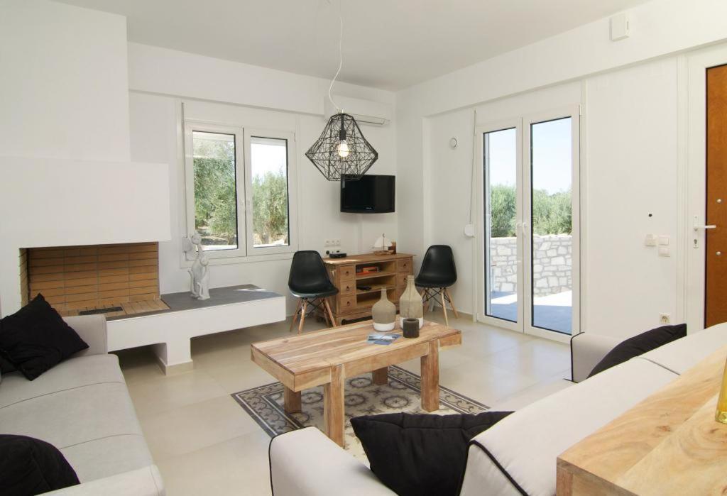 Villa Aada - Moderne Komfortvilla Mit Eigenem Pool Loutra Екстериор снимка